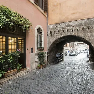 Arco Del Lauro Bed and breakfast